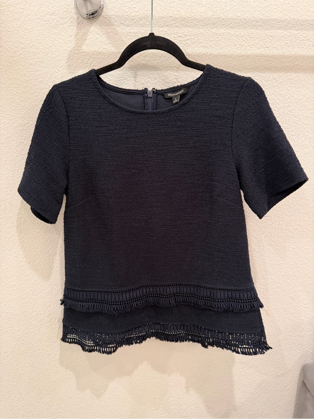 BANANA REPUBLIC Navy Blue short sleeve textured blouse